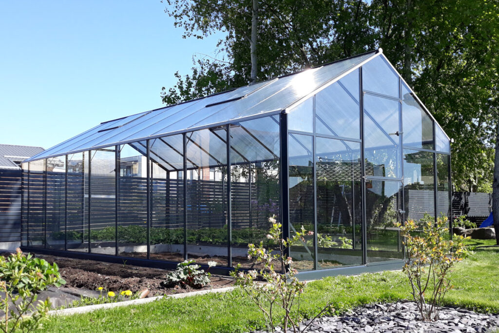 SANUS lietuviškas šiltnamis su stiklo danga - Kiemo sprendimai