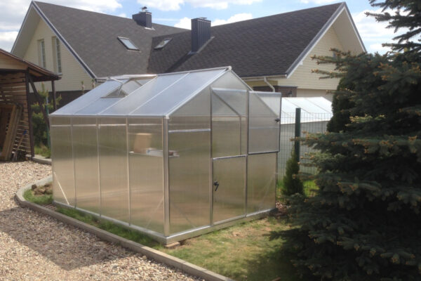 SANUS nedidelis polikarbonatinis šiltnamis - Kiemo sprendimai
