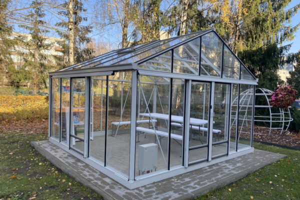 Magna šiltnamis su 4 mm stiklo danga