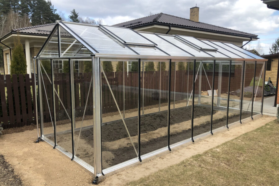 VENTUS-siltnamis-su-stiklo-danga-Kiemo-sprendimai-900×600